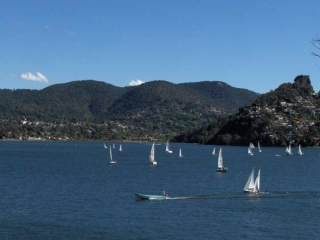 Paseo en barco en el lago